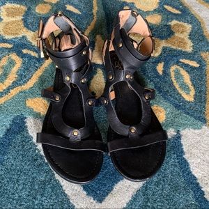 REPORT- Black leather gladiator sandals